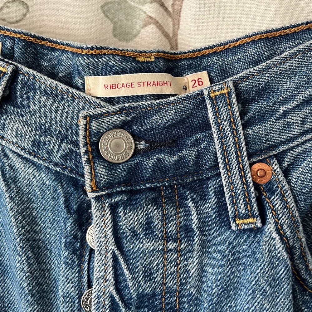 Levi’s Ribcage Straight Jeans - Picture 6 of 6